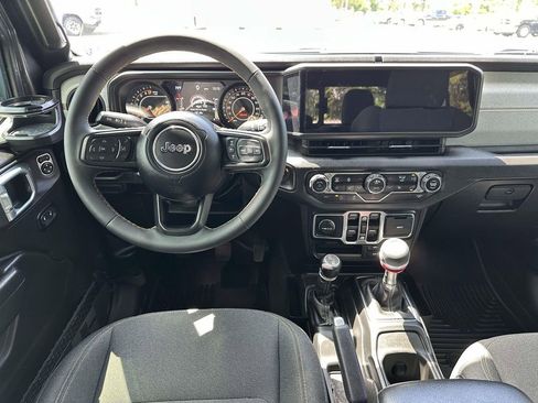 Used 2024 Jeep Gladiator Sport AWD/4WD image 10