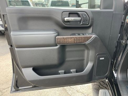 Used 2023 GMC Sierra 3500 Denali image 18