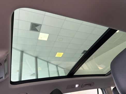 Used 2019 Volkswagen Tiguan SE w/ Panoramic Sunroof Package AWD/4WD image 22