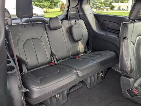 Used 2020 Chrysler Pacifica Touring-L Plus FWD image 18