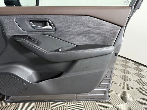 Used 2022 Nissan Rogue SV image 19