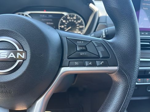 Used 2025 Nissan Altima 2.5 SV FWD image 19