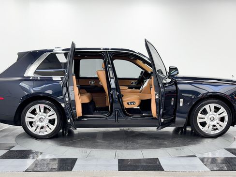 Used 2020 Rolls-Royce Cullinan AWD/4WD image 38