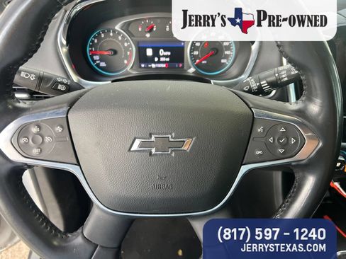 Used 2022 Chevrolet Traverse RS FWD image 12