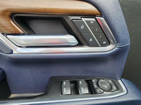 Used 2024 Chevrolet Silverado 2500 High Country w/ High Country Premium Package image 12