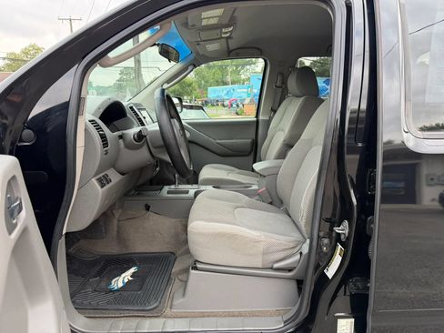 Used 2009 Nissan Frontier SE w/ SE Value Truck Pkg RWD image 12