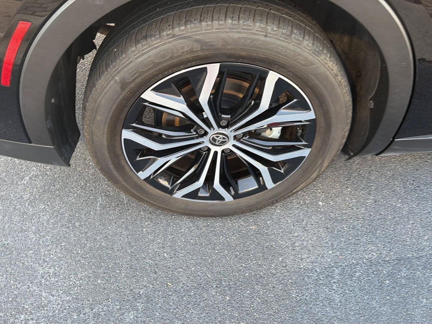 Certified 2025 Toyota Crown AWD/4WD image 38