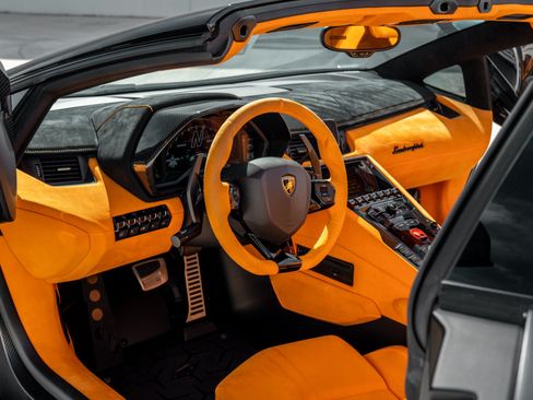 Used 2020 Lamborghini Aventador SVJ AWD/4WD image 16