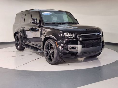 Used 2025 Land Rover Defender 130 V8 AWD/4WD image 7