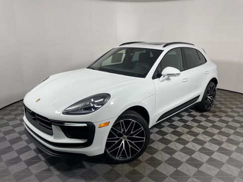 Certified 2026 Porsche Macan AWD/4WD image 1
