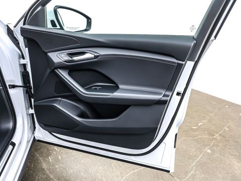 Used 2025 Audi Q6 e-tron Premium w/ Convenience Package image 25