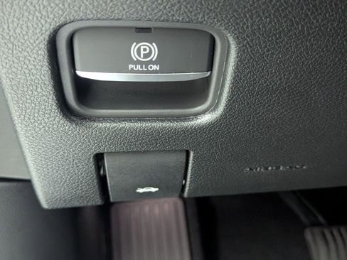 New 2025 Jeep Grand Cherokee Altitude image 16