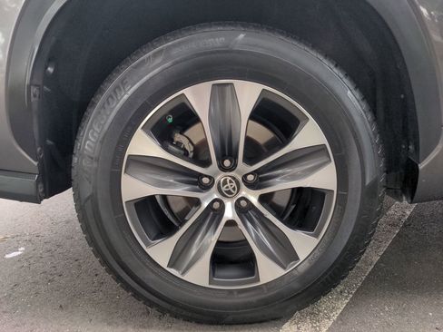 Used 2021 Toyota Highlander XLE image 47