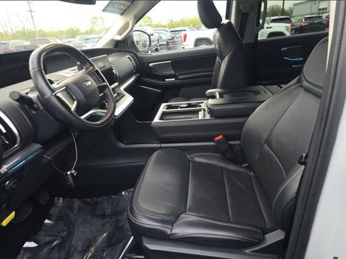 Certified 2025 Ford Expedition Platinum AWD/4WD image 12