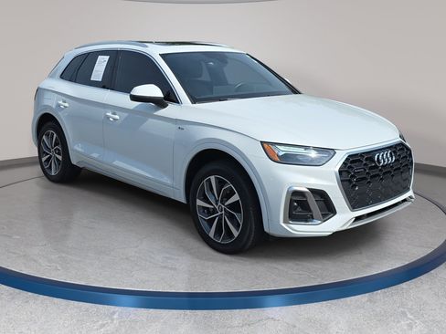 Used 2023 Audi Q5 2.0T Premium w/ Convenience Package AWD/4WD image 3