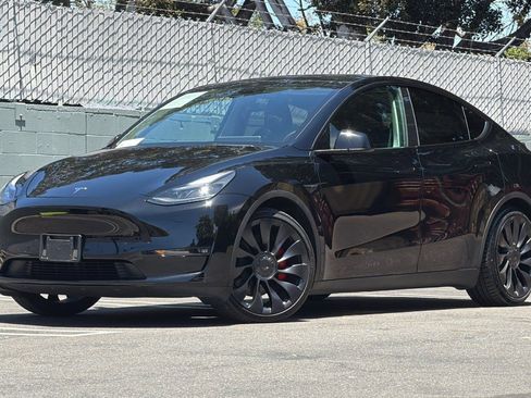 Used 2023 Tesla Model Y Performance AWD/4WD image 1