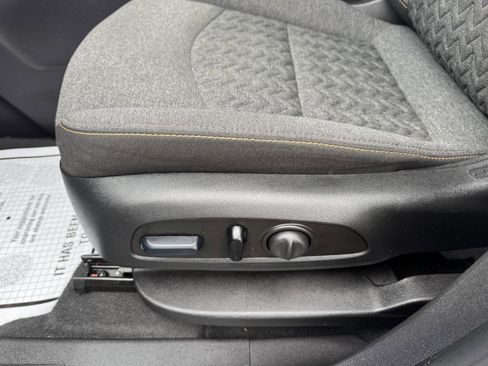 Used 2024 Chevrolet Equinox LT image 18