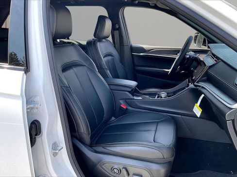 New 2026 Jeep Grand Cherokee Limited w/ Limited Altitude Package RWD image 19