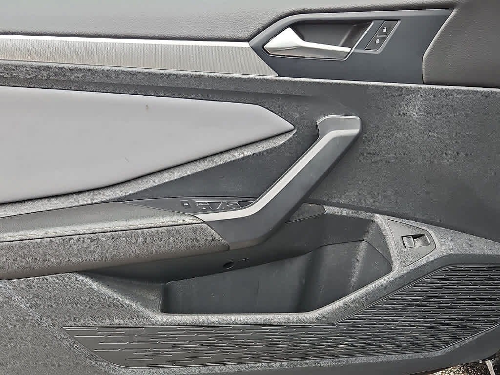 Used 2025 Volkswagen Jetta SE FWD image 11