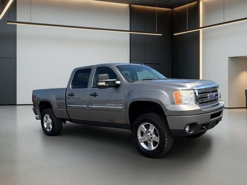 Used 2012 GMC Sierra 2500 Denali w/ Suspension Package, Off-Road AWD/4WD image 8