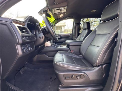Used 2023 Chevrolet Suburban Premier AWD/4WD image 15