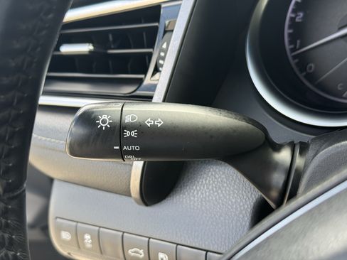 Used 2018 Toyota Camry SE FWD image 17