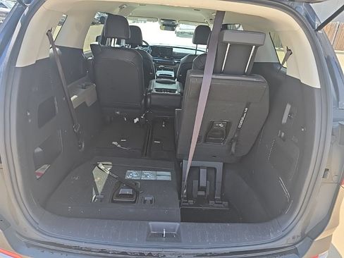 Used 2025 Kia Carnival FWD image 9