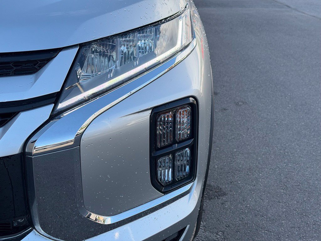 Used 2024 Mitsubishi Outlander Sport ES AWD/4WD image 8