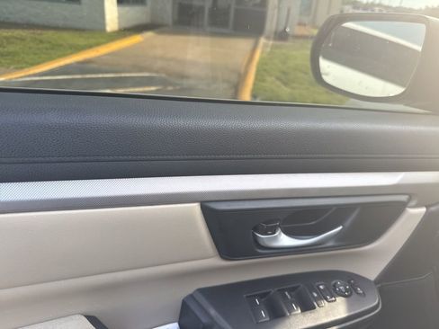 Used 2018 Honda CR-V LX image 10