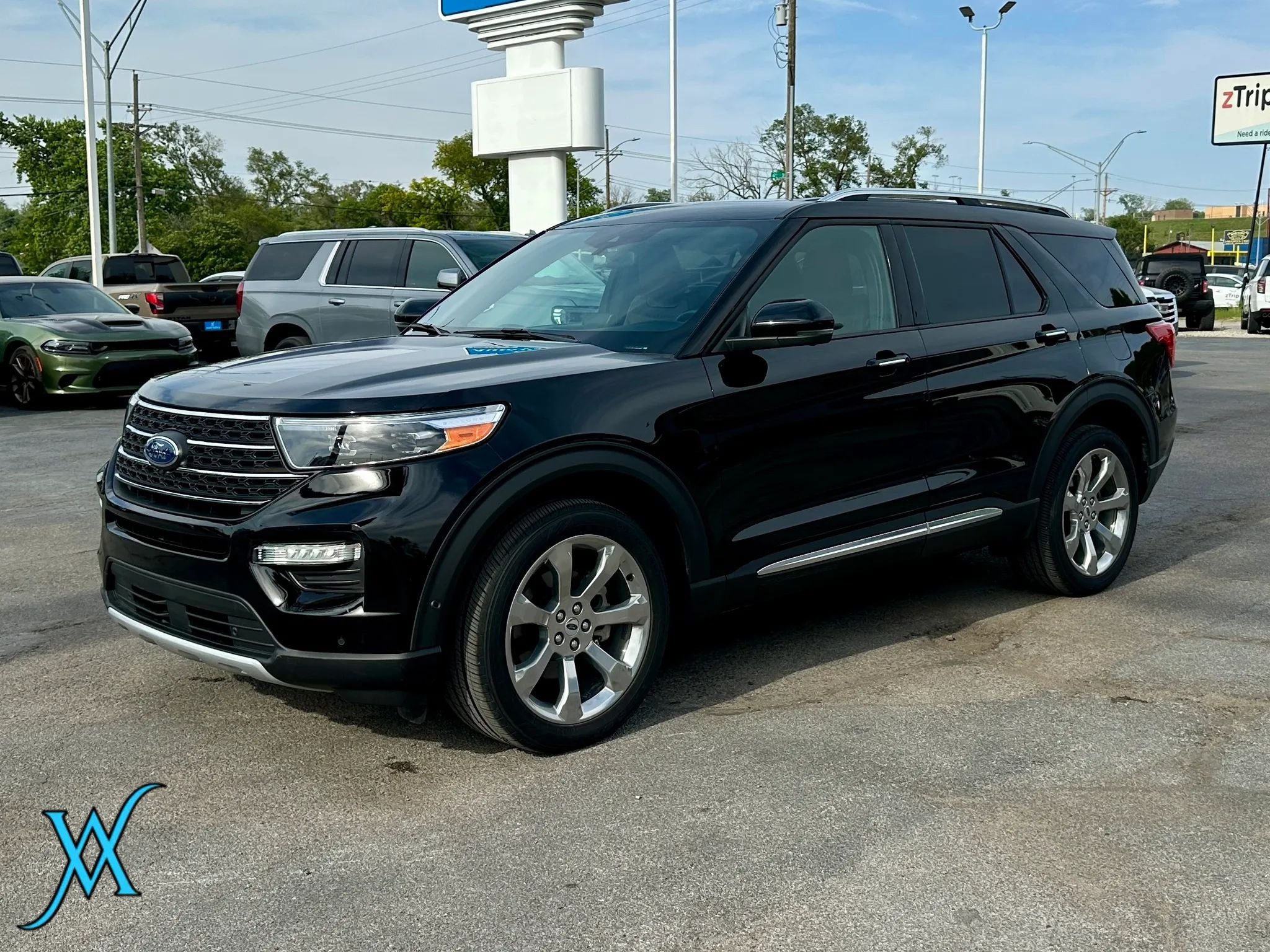 Used 2020 Ford Explorer Platinum w/ Premium Technology Package AWD/4WD image 3