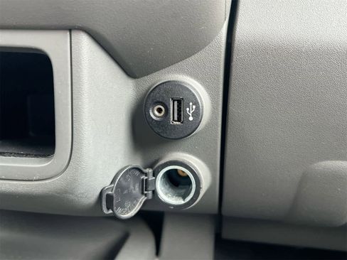 Used 2018 Nissan Frontier SV image 31