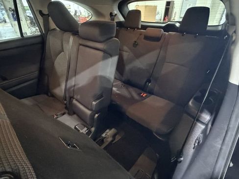 Used 2024 Toyota Highlander LE FWD image 27