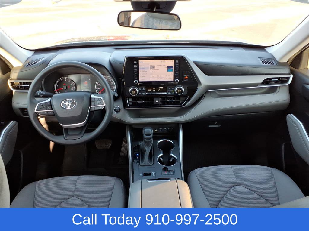 Used 2022 Toyota Highlander L FWD image 27