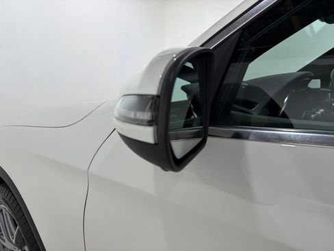Used 2022 Mercedes-Benz GLC 300 4MATIC image 9