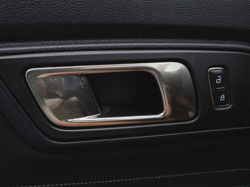 Used 2016 Ford Mustang Shelby GT350 w/ Technology Package image 9