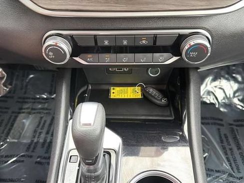Used 2024 Nissan Altima 2.5 SV AWD/4WD image 17