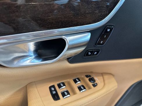 Used 2018 Volvo S90 T5 Momentum w/ Convenience Package image 16