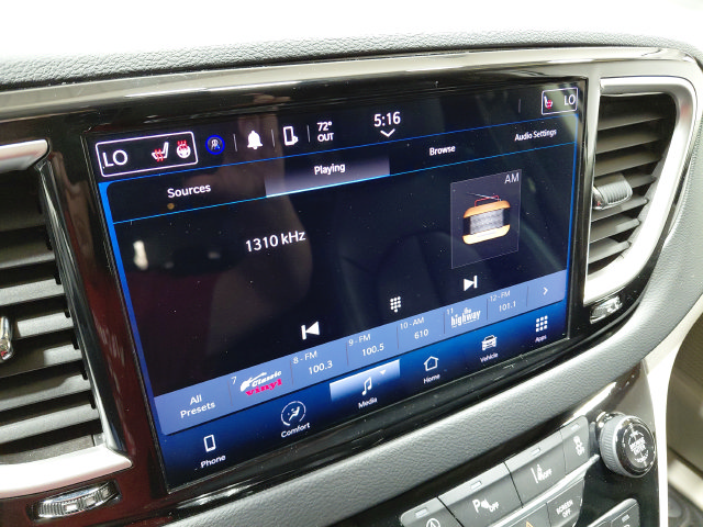 Used 2024 Chrysler Pacifica Touring-L FWD image 40