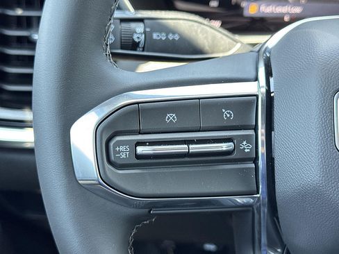 New 2026 GMC Canyon Elevation w/ LPO, Black Badging Package RWD image 9