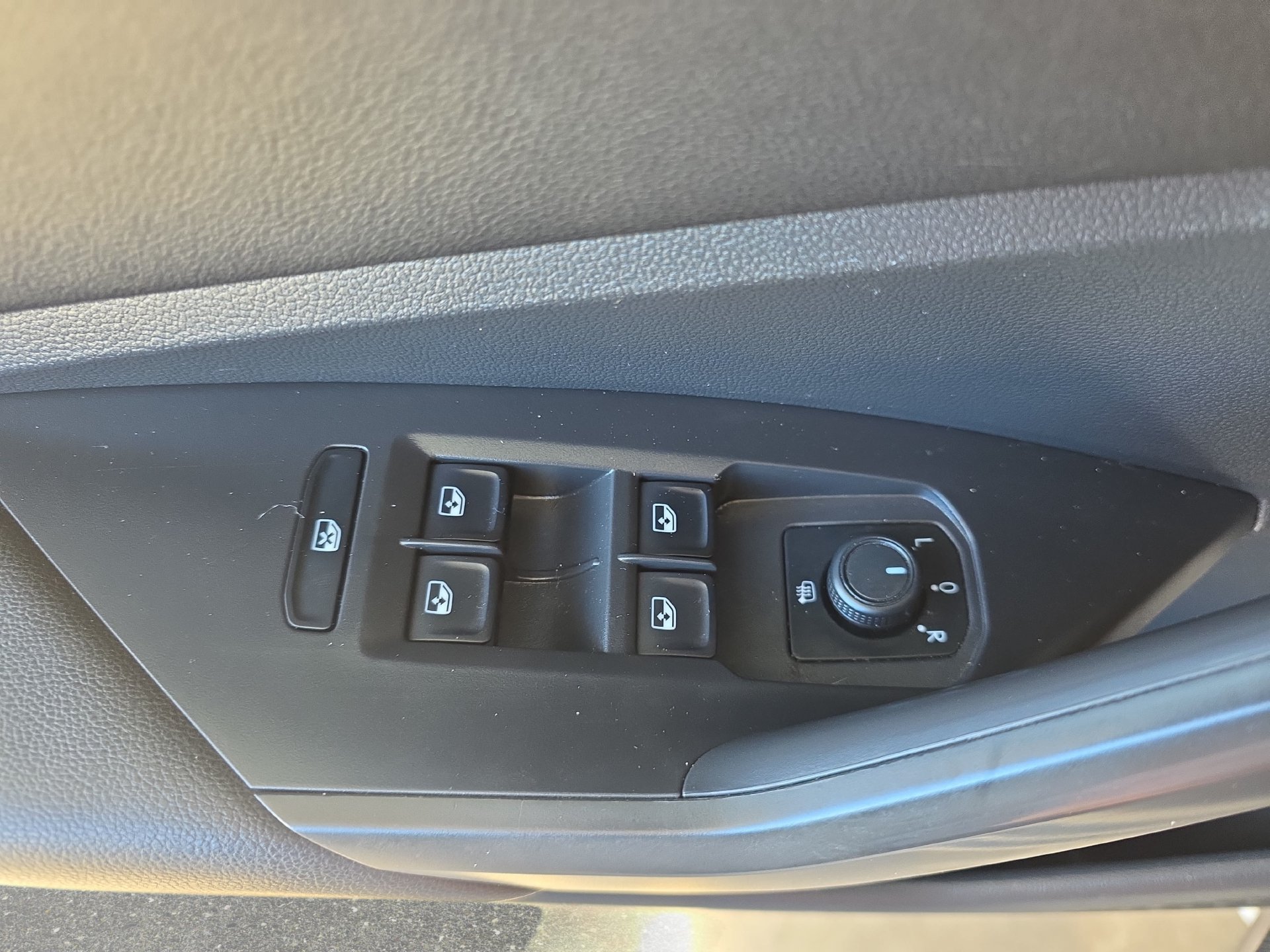 Used 2020 Volkswagen Jetta R-Line FWD image 26