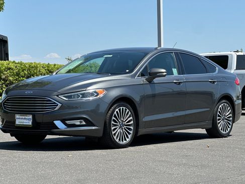 Used 2017 Ford Fusion SE FWD image 8
