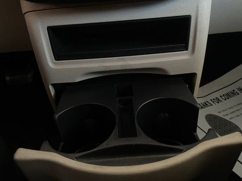 Used 2017 Dodge Grand Caravan SE image 34