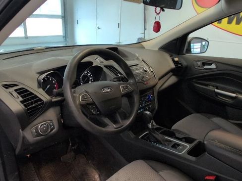 Used 2017 Ford Escape SE w/ SE Cold Weather Package AWD/4WD image 10