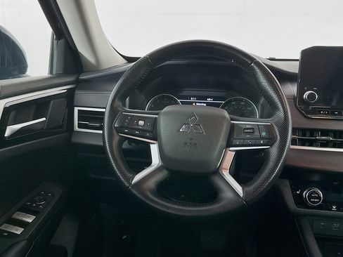 Used 2024 Mitsubishi Outlander SE image 18