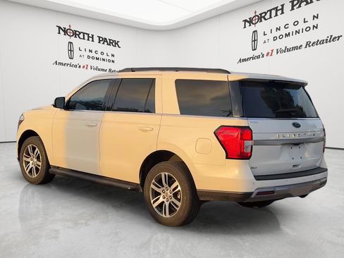 Used 2024 Ford Expedition XLT RWD image 7
