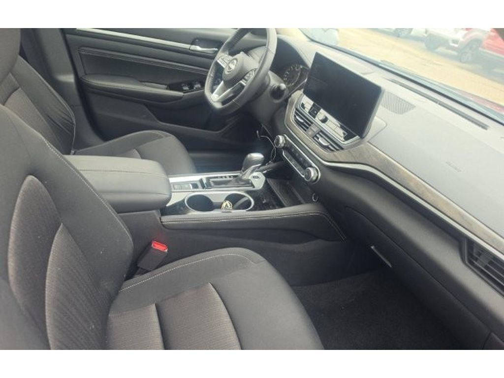 Used 2023 Nissan Altima 2.5 SV w/ SV Premium Package FWD image 5