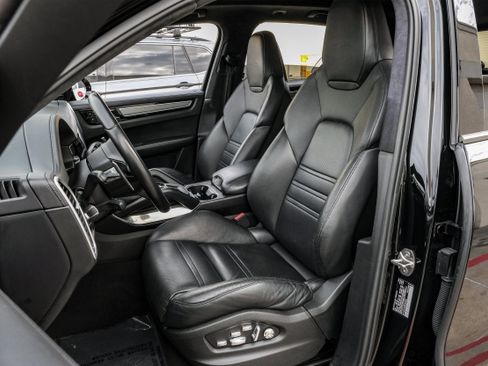 Used 2019 Porsche Cayenne Turbo image 36