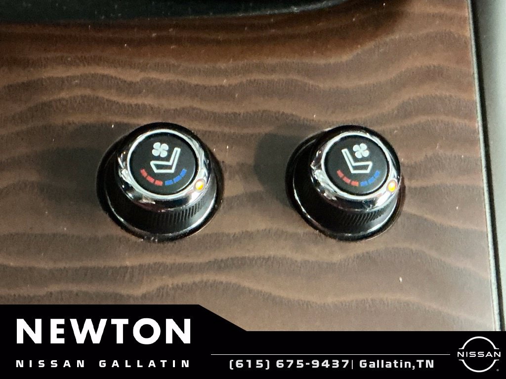 Used 2020 Nissan Pathfinder Platinum AWD/4WD image 16