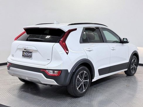 Used 2023 Kia Niro EX image 6