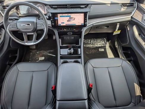 New 2026 Jeep Grand Cherokee L Limited RWD image 5